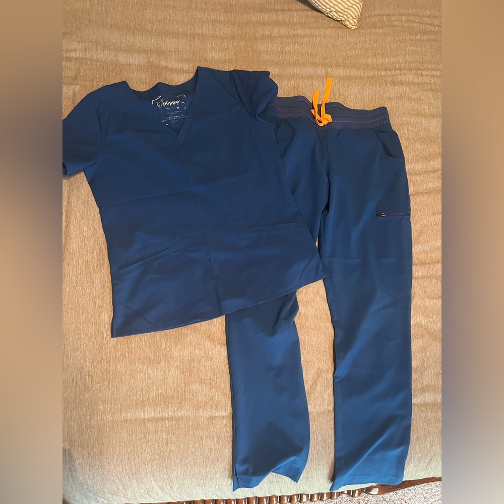 Poppy scrub set